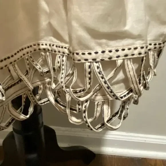 ECI Cream Skirt with Navy Blue Scalloped Embroidered Edge Details, Size 14 - Picture 11 of 13